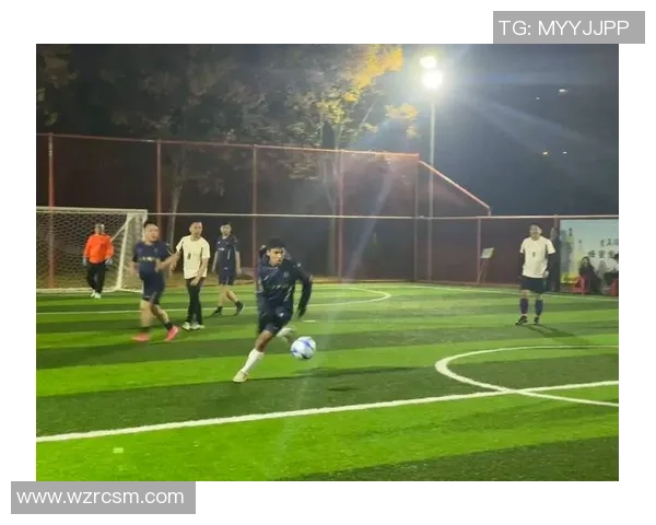 球星闪耀绿茵赛场全民足球点燃激情掀起运动热潮